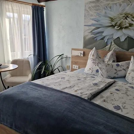Zum Lukullus Penzion 3*