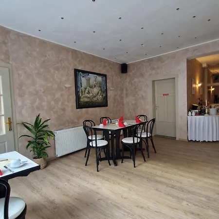 Zum Lukullus Гостевой дом 3*